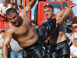 Gelinkaya şenliklerinin başpehlivanı Fidan