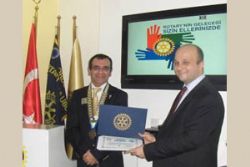 Müdür; Rotaryenlere Konuktu