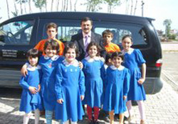 Karlıbel'den isitme okuluna araç