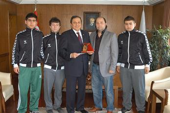 Sporculardan Belediyeye ziyaret