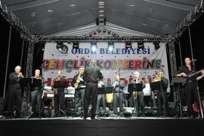 Yalın Orduda Coşturdu