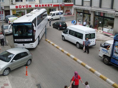 Emniyet müdahale etti, belediye seyrediyor...