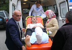 Bisikletle köpeğe çarptı hastanelik oldu