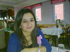 Özge Gürses'e Araba çarptı..