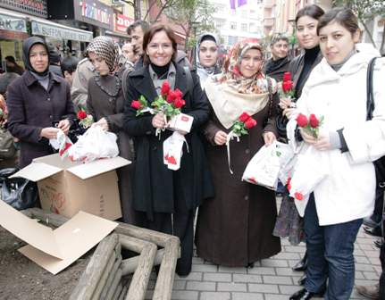 AKPli Kadınlardan Gül ve Simit