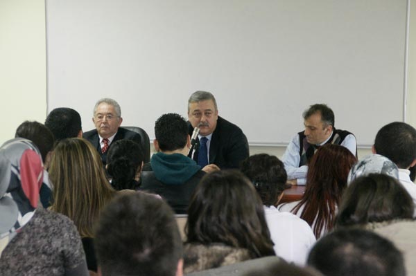 Öğrenciden Rektöre Soru Yağmuru