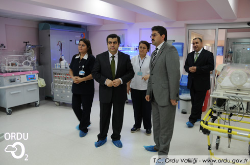 Vali Sağlık Kurumlarını Gezdi
