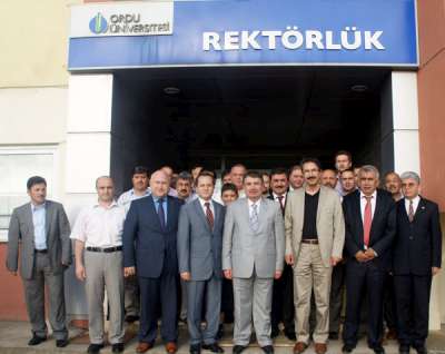 ŞAHİN;"Yakınmak Değil,Yakın Olmak"