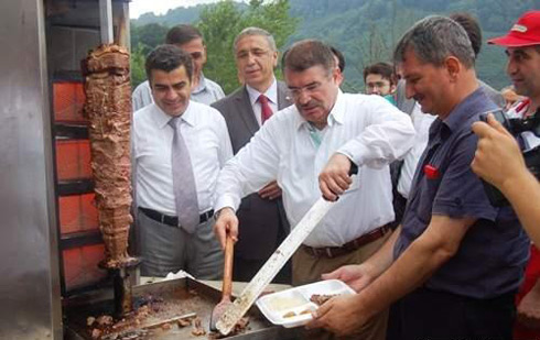 Bakan Şahin'den Döner Servisi