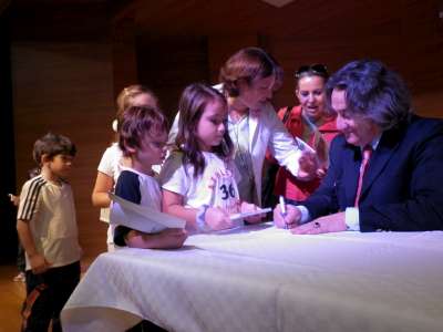 TELEFERİĞE BİN(E)MEYEN ŞAİR