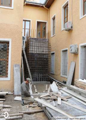 Vali Düzgün'den Engelli Asansörü