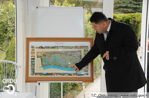 Düzgün Bortanik Bahçeyi Gezdi