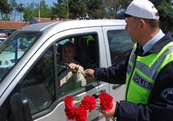 Sürücülere karanfilli ceza