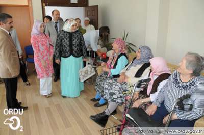 Vali Çiftçi' nin Eşi Yuvada