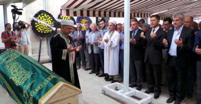 Memecan' ın Babası Defnedildi