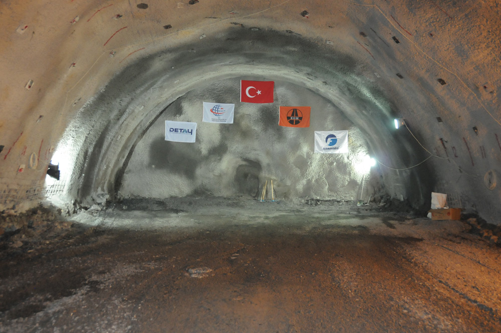 Vali Çiftçi " Dereyolu" nu İnceledi