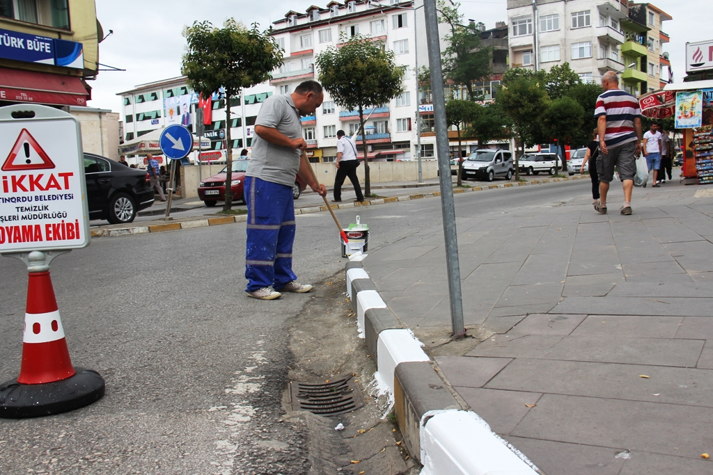 Kaldırımlar Mor-Beyaz