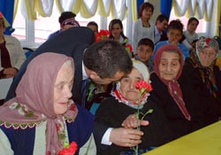 Ordu huzurevinde anneler günü