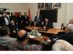 AKP Adayı Çanak Perşembeyi Gezdi