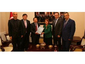 Çocuk Kütüphanesi Oluyor