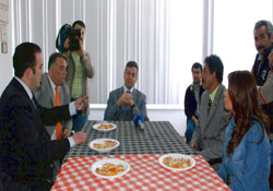 Vali Gözlügöl gazetecilerle vedalaştı