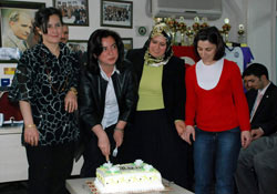 Engellilere pastalı kutlama