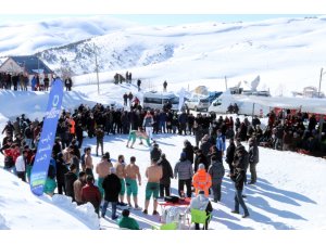 ÇAMBAŞI KAR FESTİVALİ RENKLİ GEÇTİ