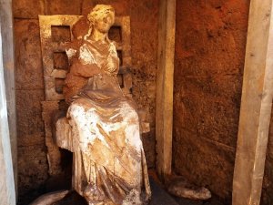 Anatanrıça Kibele'ye Minnetle