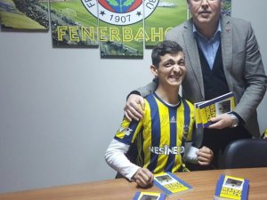 ERDİNÇ YILMAZ AZMİN ZAFERİ KİTABINI İMZALADI