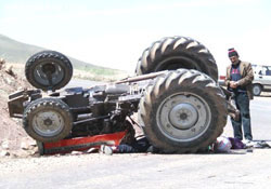 Samsun'da traktör devrildi:6 yaralı