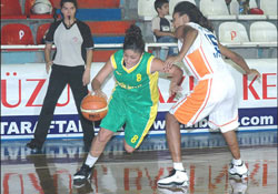 Bayanlar basketbol şampiyonasında ilk yarı