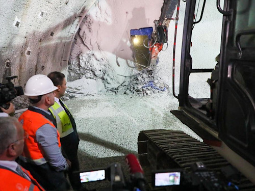 Bakan Akçatepe tünelinde Işığı Gördü