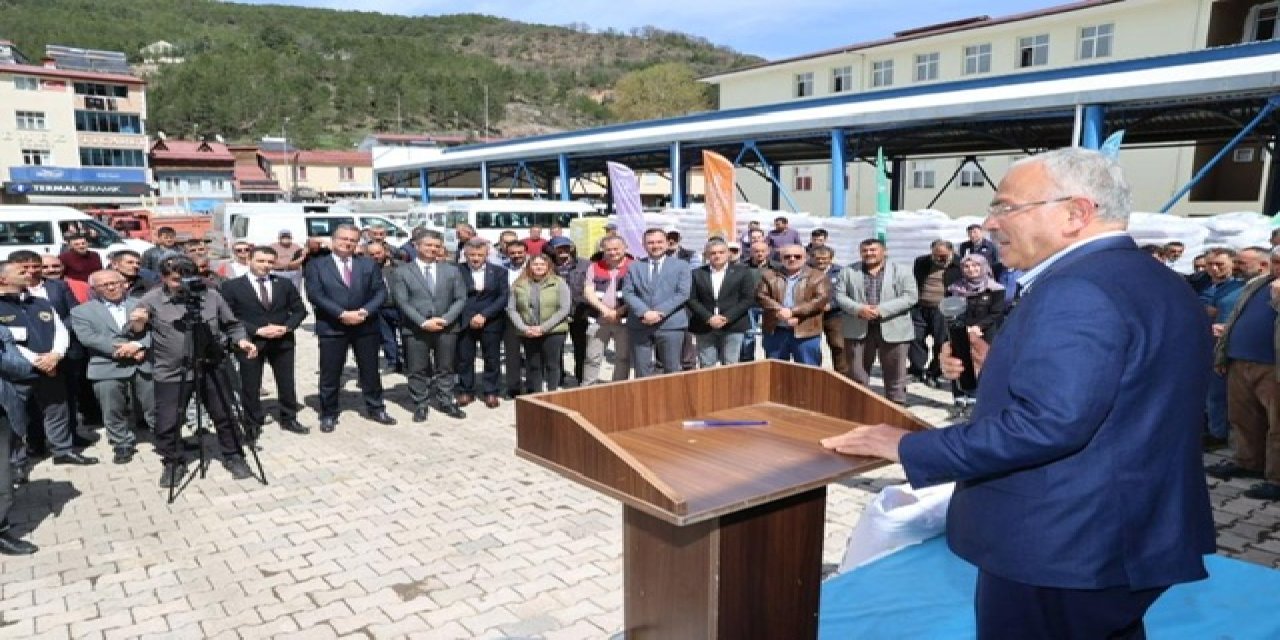 ATIL ARAZİLERDE TARIM YAPILMASI AMACIYLA ÜRETİCİLERE TOHUM DESTEĞİ VERİLMEYE DEVAM EDİLİYOR