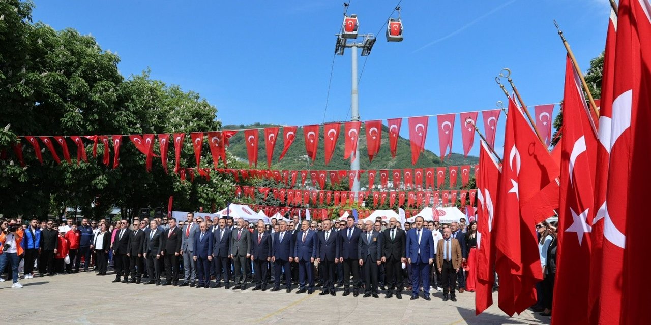 19 MAYIS TÖRENLE KUTLANDI