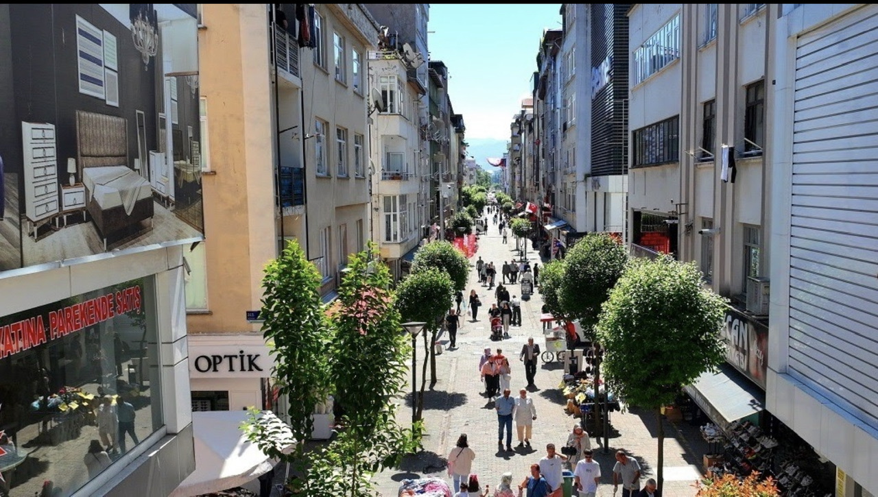 İSMETPAŞA CADDESİ YENİLENECEK. ÇALIŞMA TAMAMLANDIĞINDA CADDE MODERN BİR KİMLİK KAZANACAK