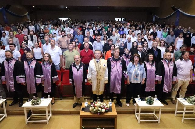 DİŞ HEKİMLİĞİ FAKÜLTESİNİN 2022-2023 EĞİTİM ÖĞRETİM DÖNEMİ MEZUNİYET TÖRENİ GERÇEKLEŞTİRİLDİ.