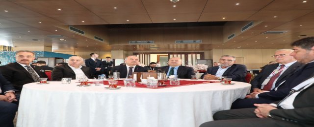 Yazık günahtır bırakın şu milletin yakasını gün dediğiniz kendinize keyif yapma gezme tozma günü ne faydası var