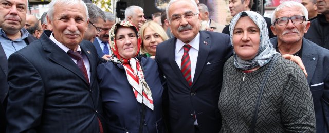 A'DAN Z'YE YENİDEN YAPILAN İSMET PAŞA CADDESİ’NE GÖRKEMLİ AÇILIŞ