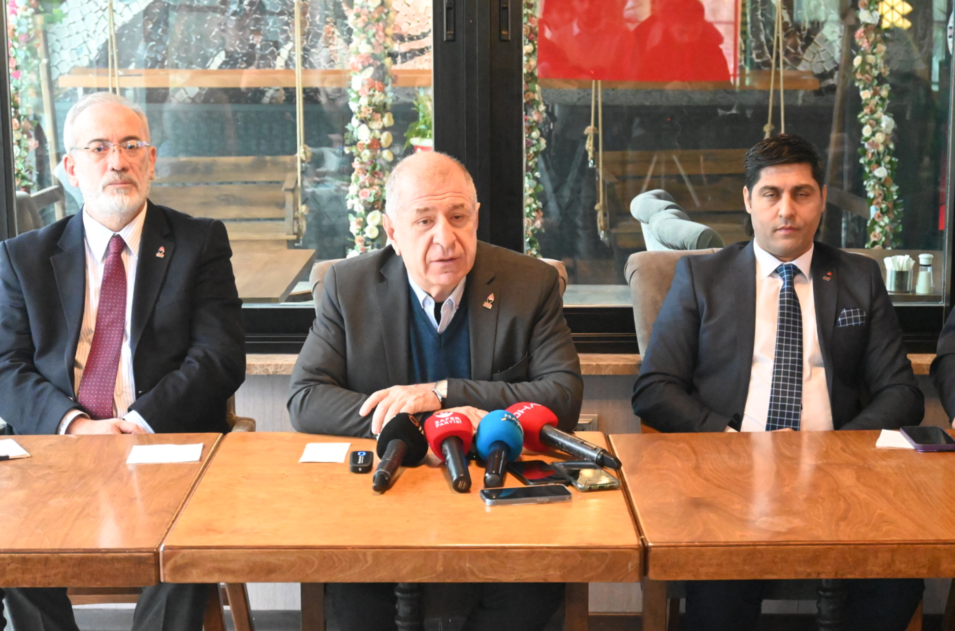 ÖZDAĞ"Silahlı Kuvvetler içerisinde ayrışmaya neden olacak politikaları cesaretlendirmek vatana açık şekilde ihanettir.”