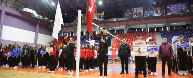 ORDU’DA OKUL SPORLARI GENÇLER VOLEYBOL KIZ VE ERKEK YARI FİNAL MÜSABAKALARI, AÇILIŞ SEREMONİSİNİN ARDINDAN BAŞLADI