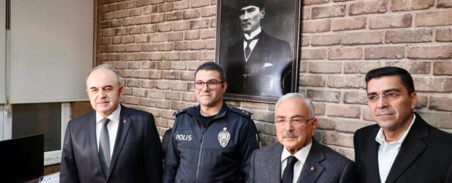 ORDU PROTOKOLU YILBAŞI GECESİ GÖREV BAŞINDAKİ GÜVENLİK GÜÇLERİ, İTFAİYE VE SAĞLIK ÇALIŞANLARINI ZİYARET ETTİ