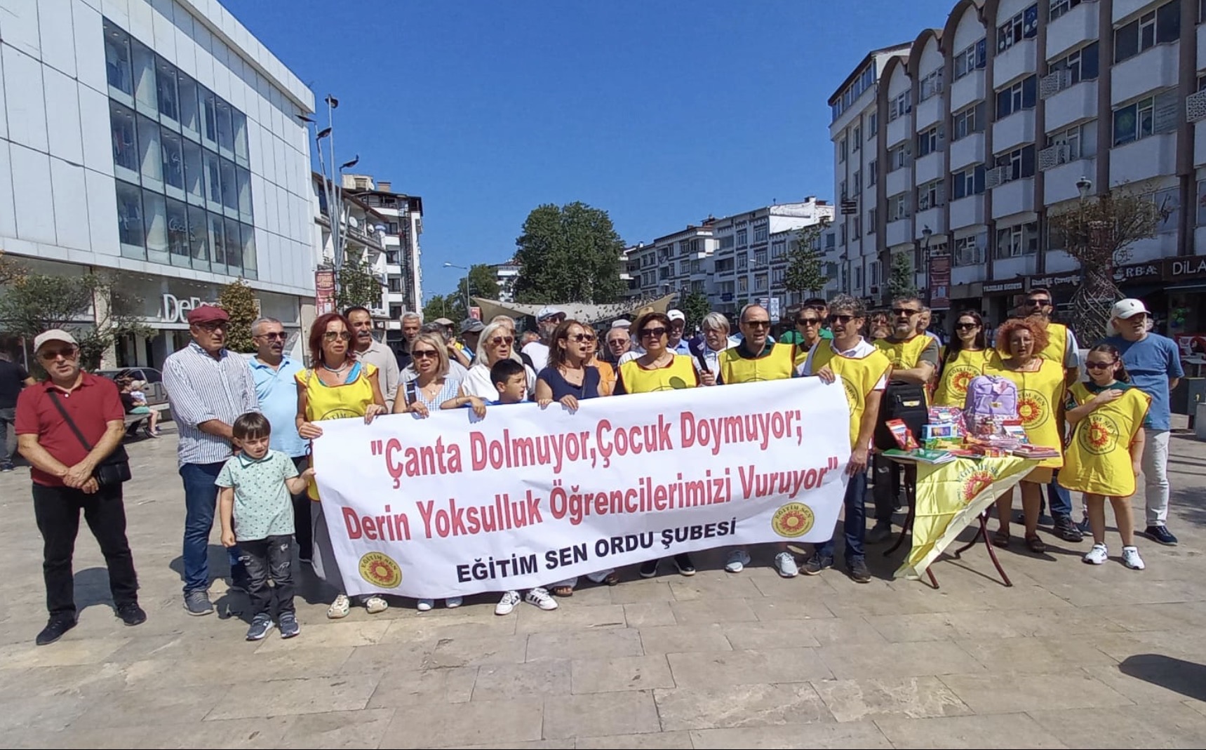 KAYMAZ: OKUL VE KIRTASİYE MASRAFLARI VELİLERİN SIRTINA YIKILMAMALIDIR!