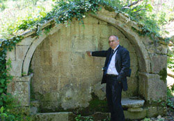 200 yıllık çeşme tarihe karşı direniyor