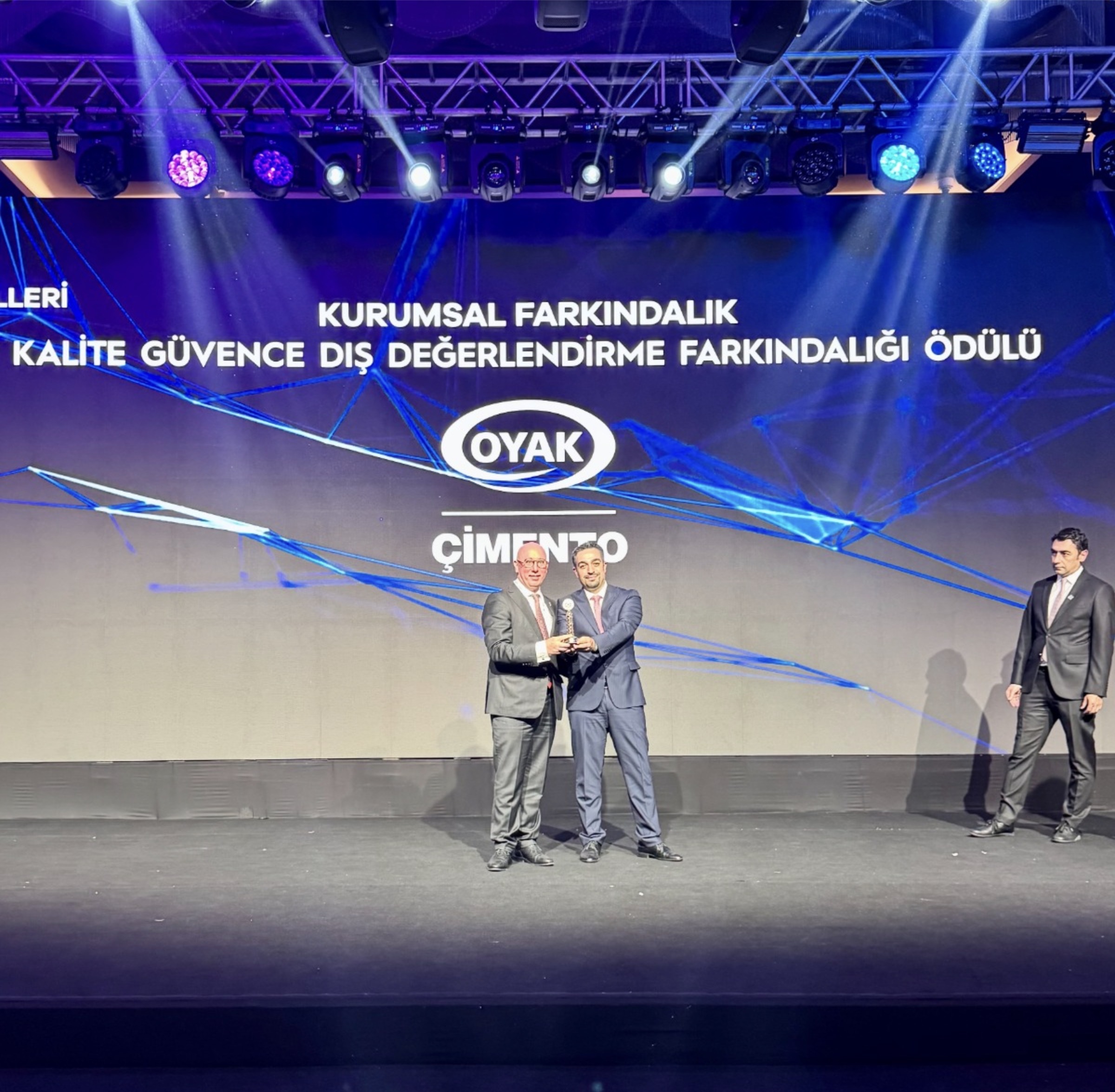 OYAK ÇİMENTO’NUN KURUMSAL YÖNETİŞİM BAŞARISI TİDE ÖDÜLÜ İLE TESCİLLENDİ