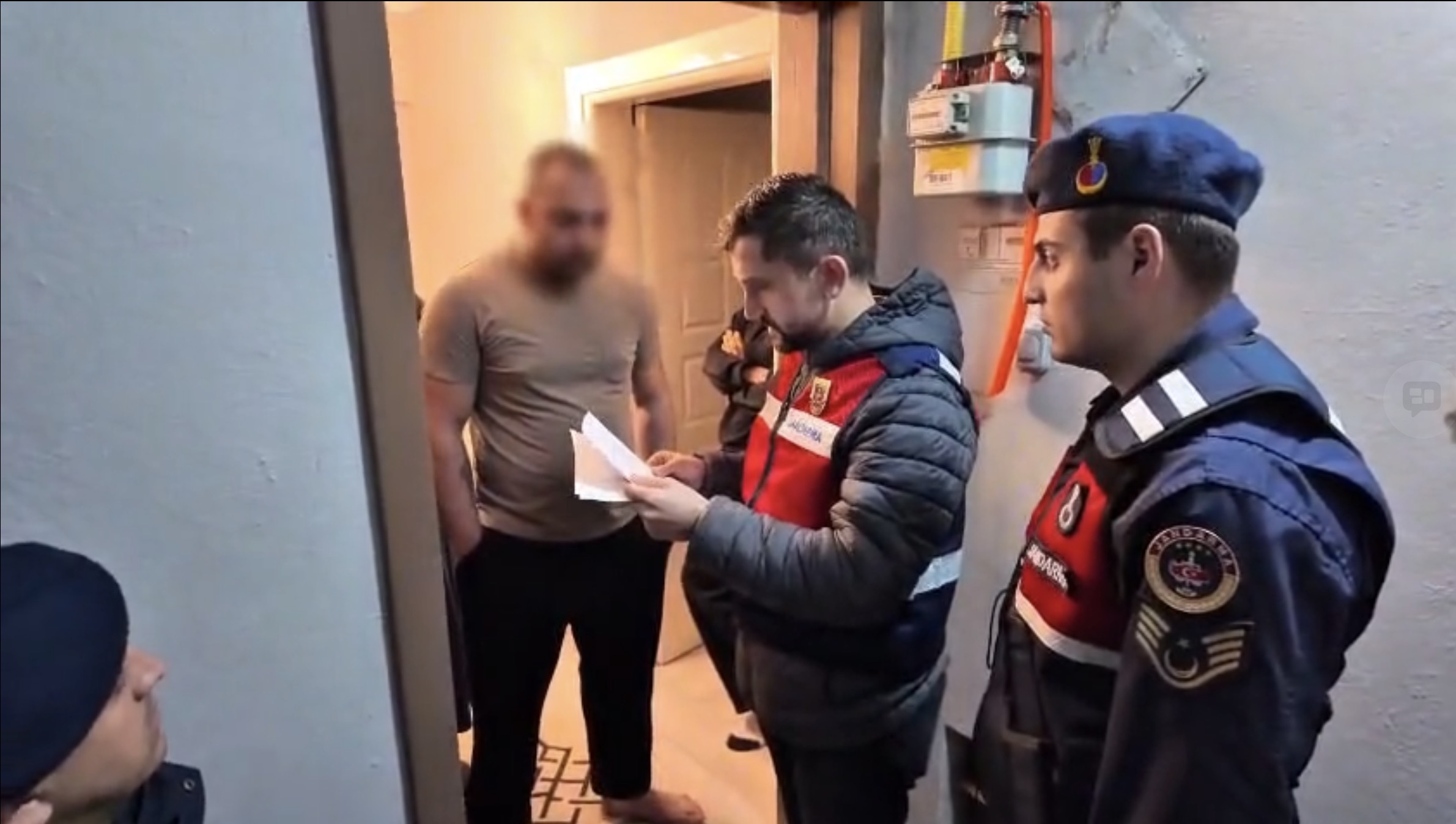 ORGANİZE ŞEKİLDE KARŞILIKSIZ ÇEK DÜZENLEYEREK NİTELİKLİ DOLANDIRICILIK SUÇUNU İŞLEDİĞİ TESPİT EDİLEN ŞAHISLARA OPERASYON