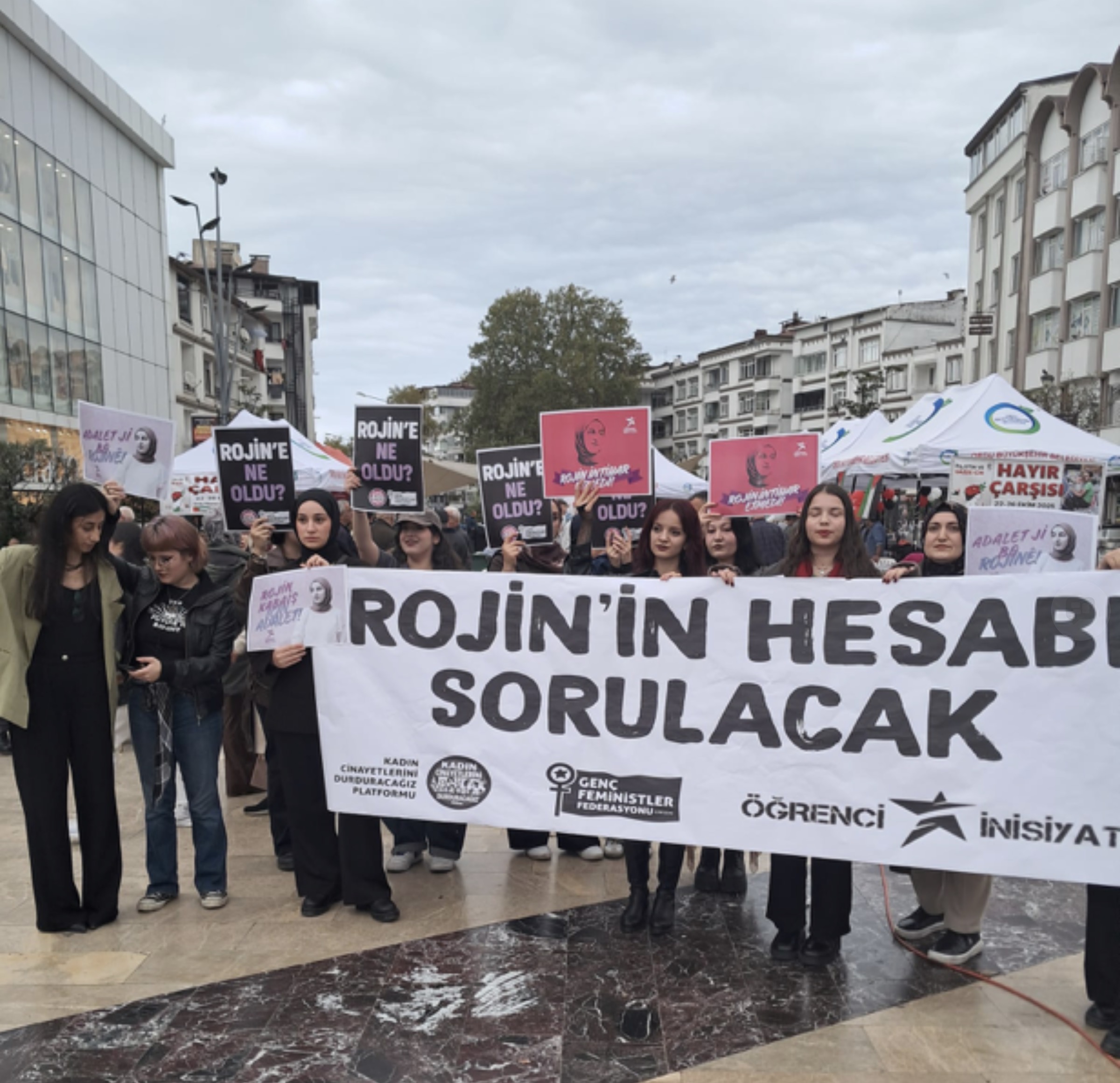 BİR AVUÇ GENÇ KADIN ROJİN İÇİN ORDU SOKAKLARINI ÇINLATTI