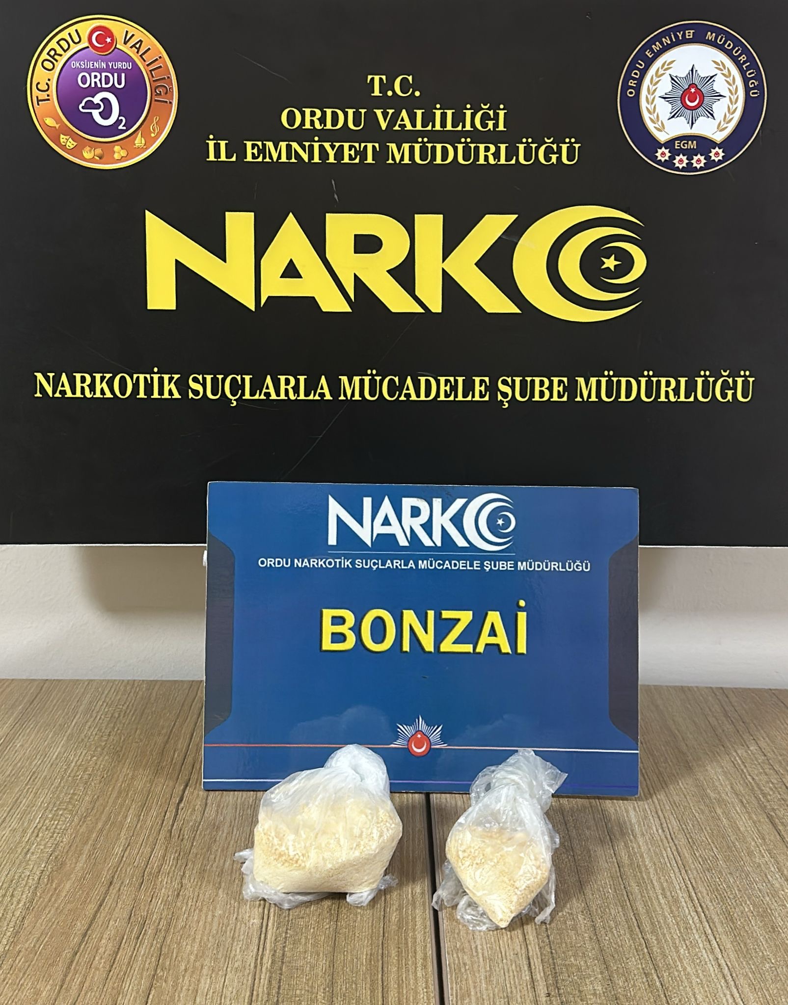 EMNIYET MÜCADELESINE DEVAM ETTIRIYOR AMA  SIZ ÇOLUK ÇOCUĞA EVDE SAHIP ÇIKIN