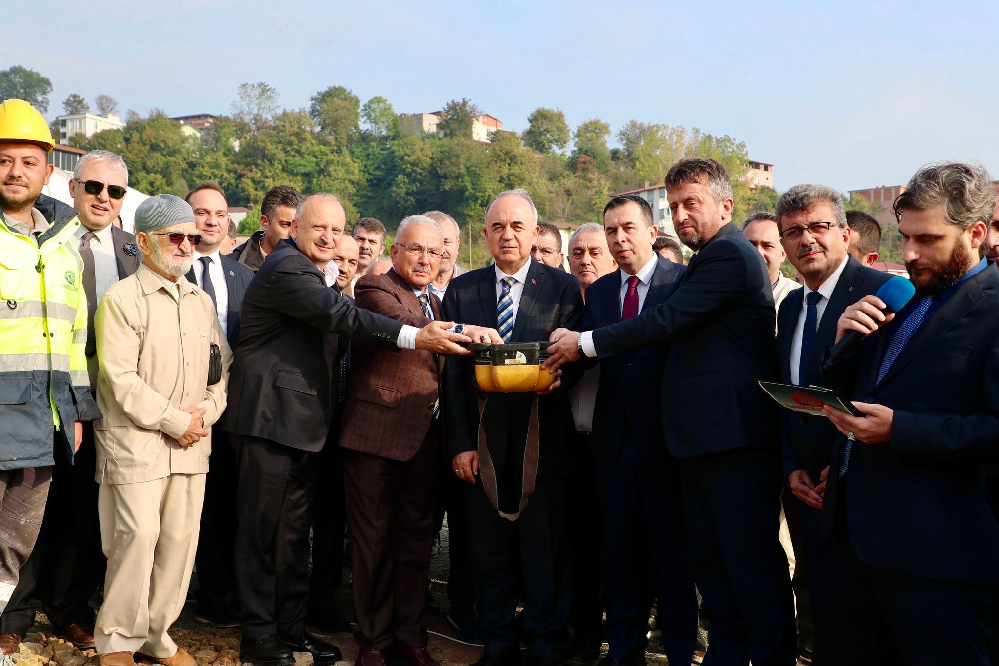 VALİ EROL, ÜNYE YATILI HAFIZLIK KUR’AN KURSUNUN TEMEL ATMA TÖRENİNE KATILDI