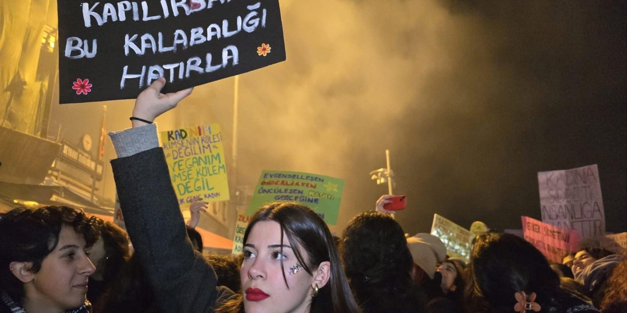 UMUTSUZLUĞA KAPILIRSAN BU KALABALIĞI HATIRLA...