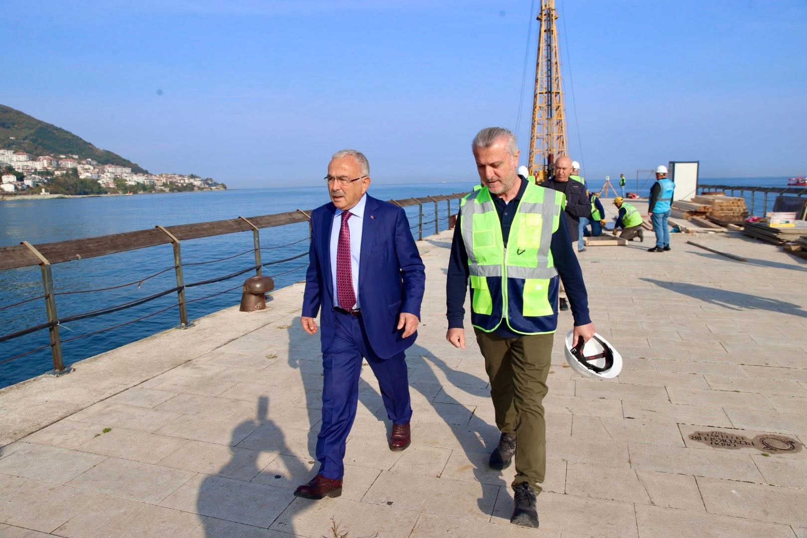 ALTINORDU RIHTIMI’NI 140 METRE UZATARAK 410 METREYE ÇIKARIYORUZ. RIHTIMI KRUVAZİYER TURİZMİNE UYGUN BİR YAPIYA DÖNÜŞTÜRÜYORUZ